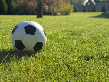 马宁主哨2026世界杯，中国裁判首登顶级赛场（配图示意）